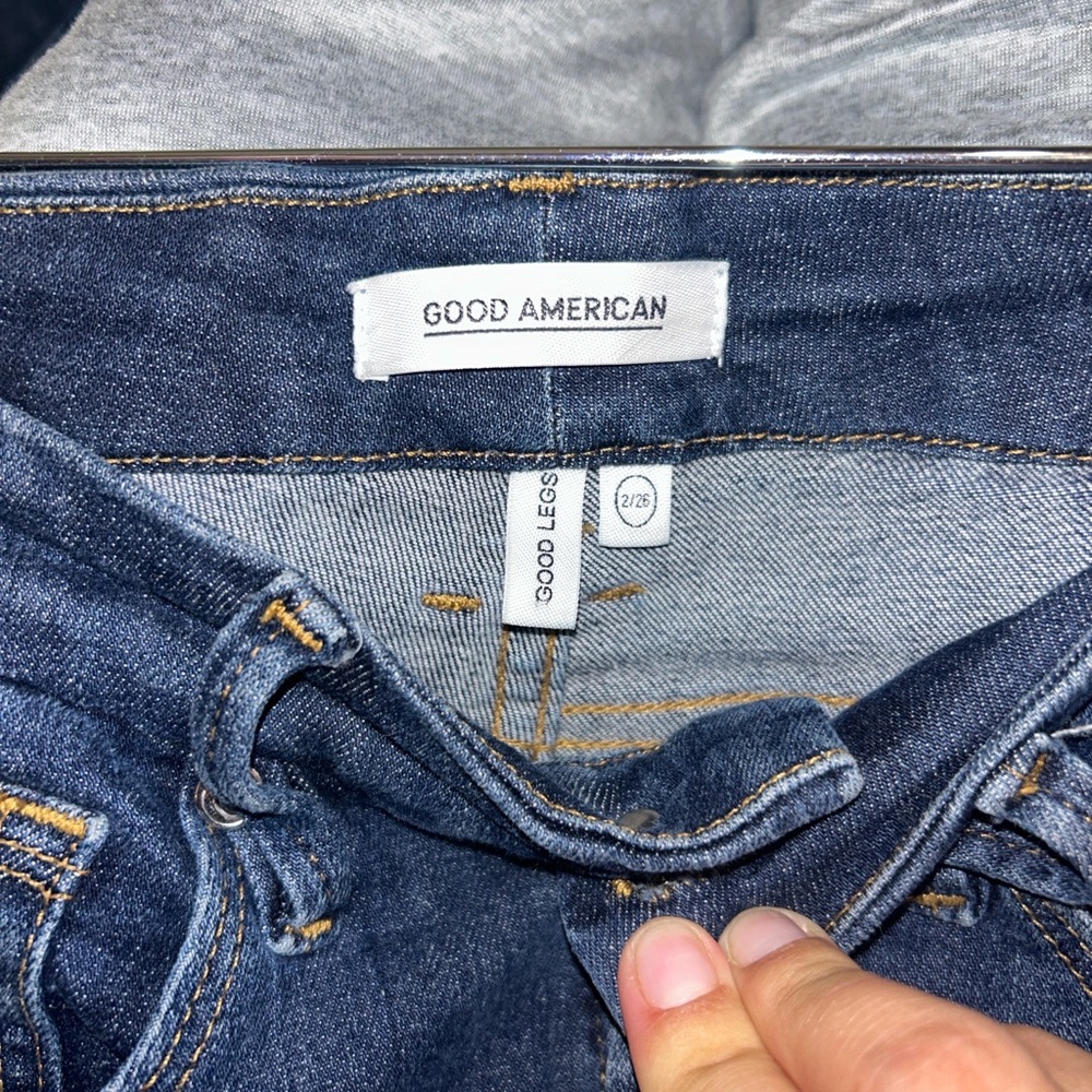 Good American dark blue denim jeans. Raw edge skinny jeans. Super soft skinny.